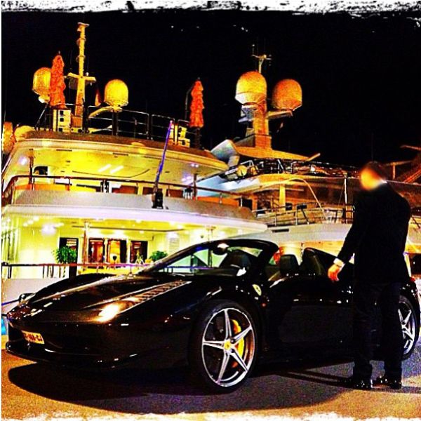 Mexican Drug Lord Posts Pictures to Social Media