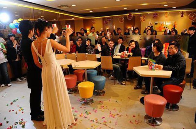 People Getting Married in a McDonalds... WTF!