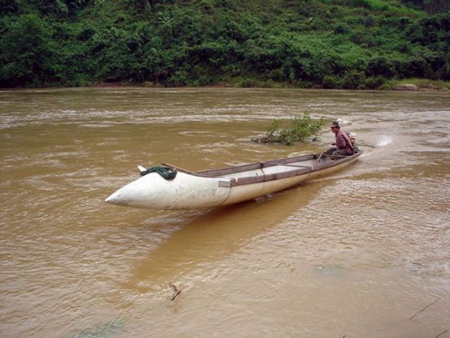 Jet Fuel Tanks Made into Cool Canoes