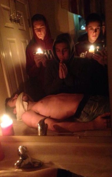 Selfies That Are So Stupid They Deserve a Facepalm