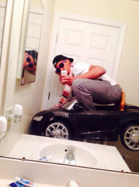 Selfies That Are So Stupid They Deserve a Facepalm