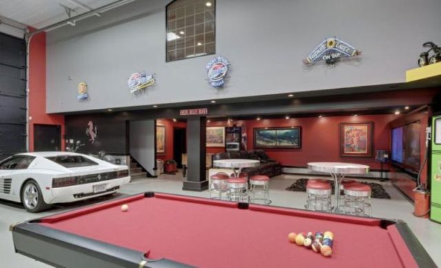 An Awesome Garage That Is Every Man’s Dream