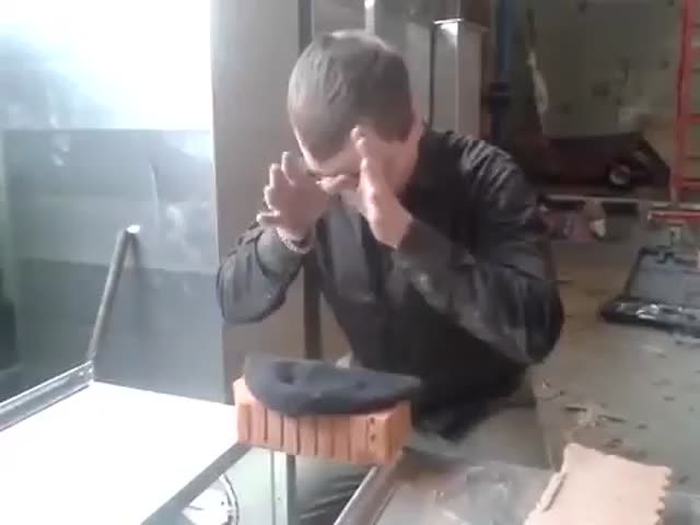 Russian Workers Having a Break  (VIDEO)