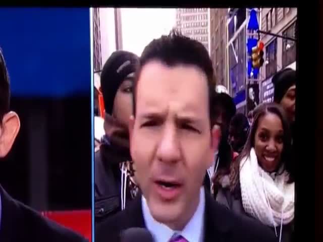 Epic High-Five Fail on Live TV  (VIDEO)