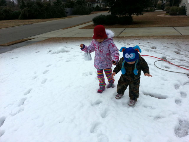 Awesome Dad Makes It Snow for His Little Girl