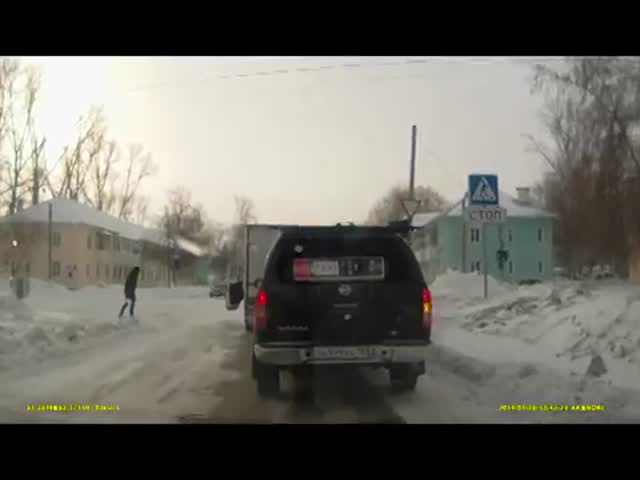 Russian Truck Driver Fights with a Pedestrian but Forgets Something...  (VIDEO)