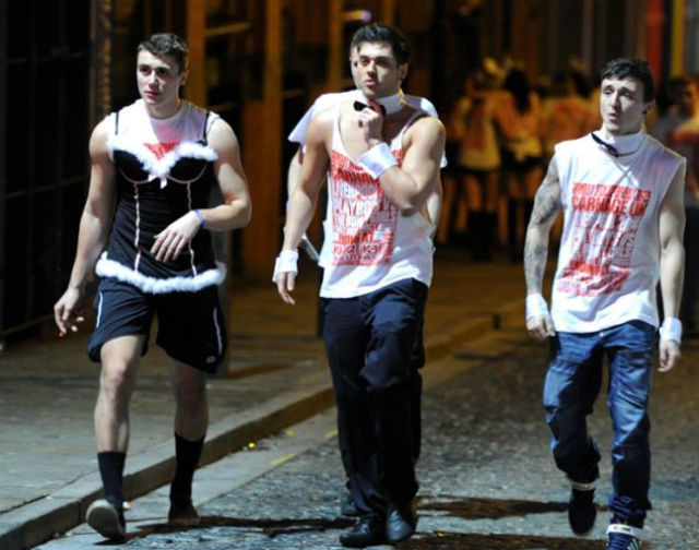 Students Unite for Drunken Debauchery in Liverpool (55 pics) Picture