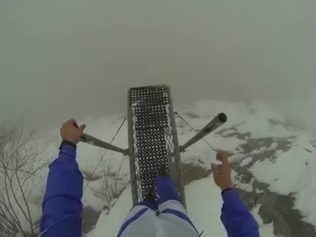 Base Jump through Clouds with Nearly Zero Visibility  (VIDEO)
