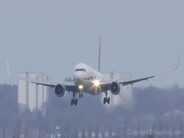 Landing a 120 Ton Boeing 767 Jetliner in Crazy Crosswinds  (VIDEO)