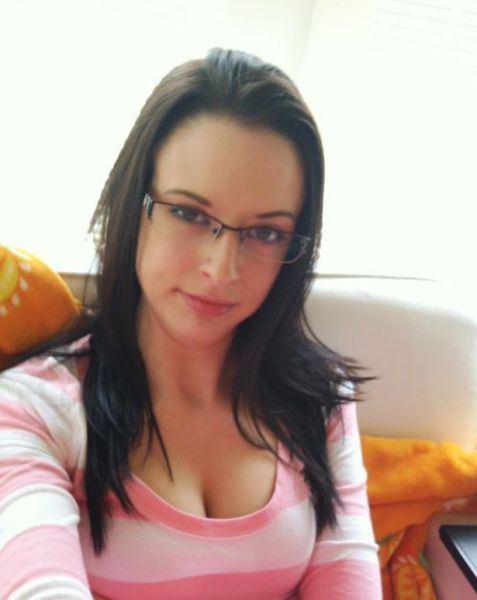 A Few Hot Girls Who Make Glasses Look Sexy 37 Pics