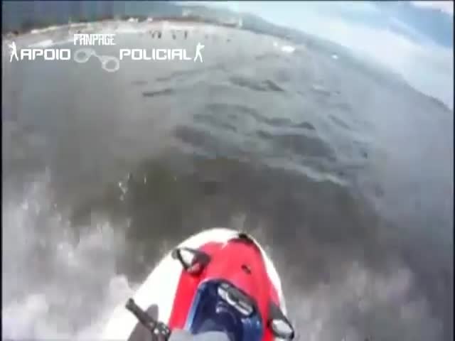 Firefighter Rescues Entire Family from Drowning with His Jetski  (VIDEO)