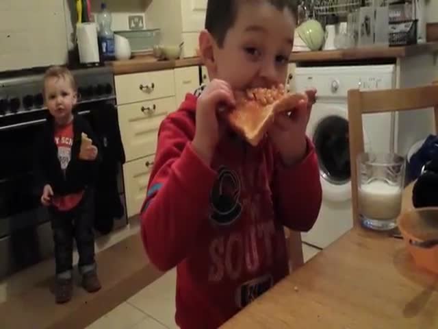 The Clumsiest Kids Ever  (VIDEO)