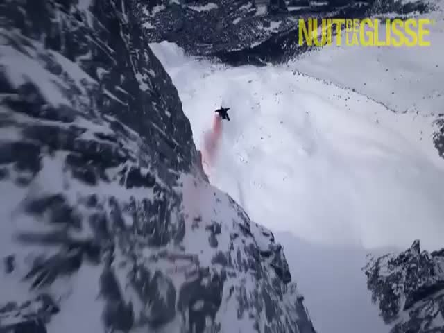 Insane Wingsuit Proximity Flying Just above Skiers 