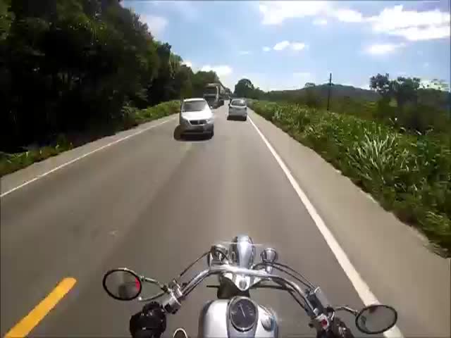 Biker Lucky to Be Alive after Car Driver Nearly Kills Him  (VIDEO)