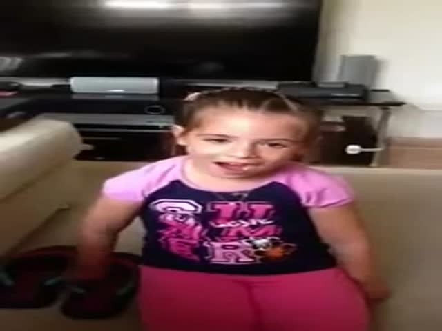 Cute Reaction of Little Girl to Trolling Dad  (VIDEO)