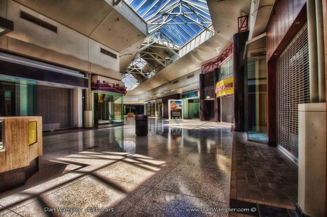 Interesting Pictures of American Abandoned Malls
