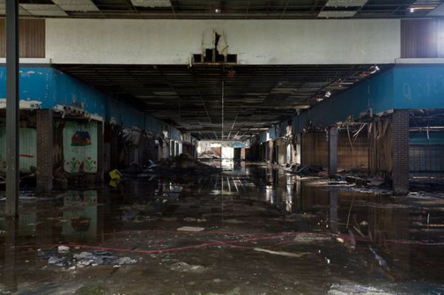 Interesting Pictures of American Abandoned Malls (67 pics) - Izismile.com