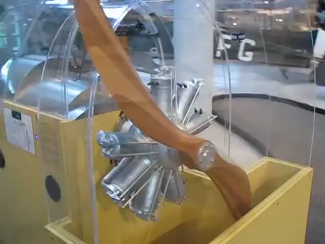 How Old FIghter Planes Shot through Propellers without Hitting the Blades  (VIDEO)