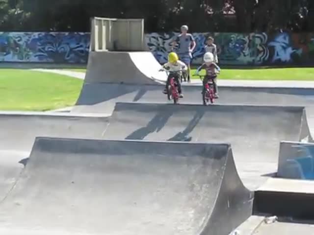 4-Year-Old BMX Twins  (VIDEO)