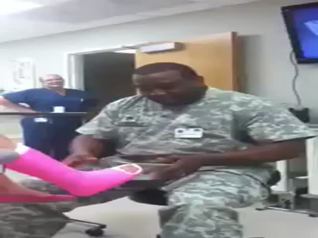 Rapping Doctor Explains to a Little Girl How to Take Care of a Foot Cast  (VIDEO)