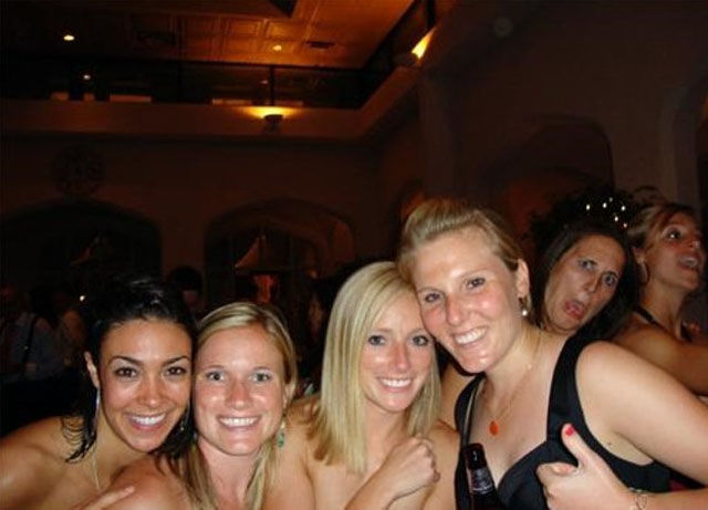 Photobombing Is An Art and They Have Nailed It