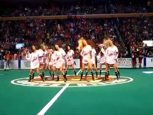 Lacrosse Cheerleader’s Amusing Clothing Fail  (VIDEO)