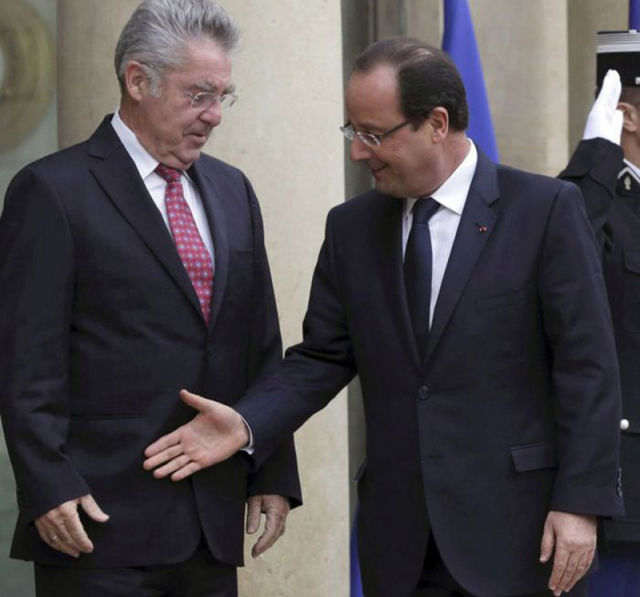 The French President Sucks at Handshakes (12 pics) - Izismile.com