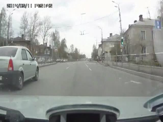 Reckless Driver Gets a Taste of Russian Street Justice  (VIDEO)