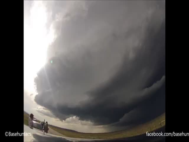 Insane Footage of a Supercell Thunderstorm Forming in Wyoming 