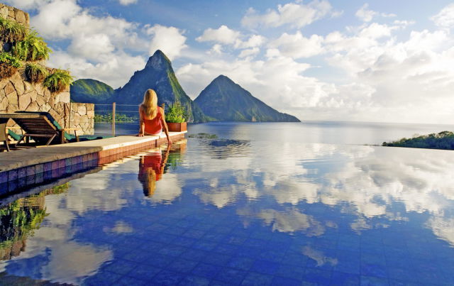 Extraordinary Infinity Pools that Will Make You Wanna Go on Vacation