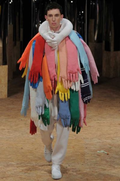 Fashion Runway Clothing That Is Weird and Wacky (34 pics) - Izismile.com