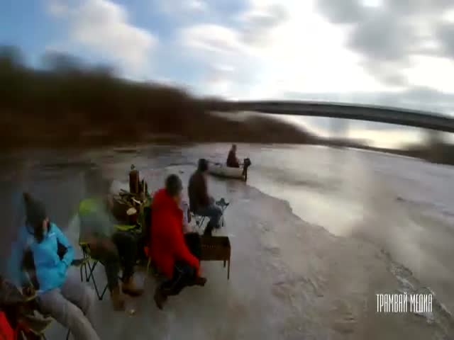 Slacklining and BBQing on a Piece of Ice in Russia 