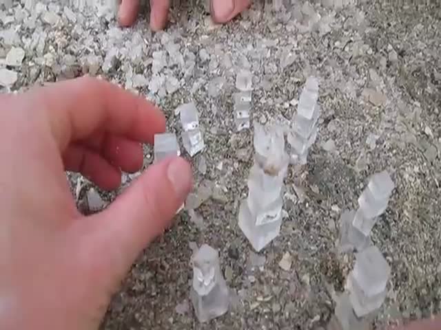 Perfect Cubes of Salt Naturally Formed in the Dead Sea  (VIDEO)