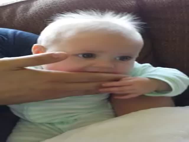 Funny Baby Finger Babbling  (VIDEO)