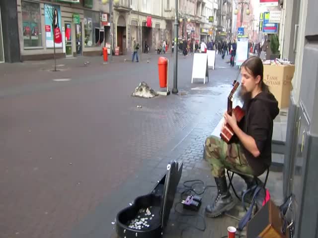 This Polish Street Musician Will Blow Your Mind with His Guitar Skills  (VIDEO)