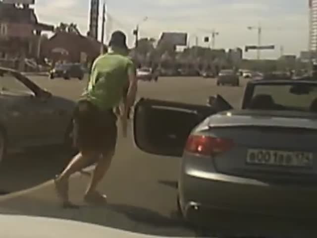 Russian Guy Having Fun at a Red Light  (VIDEO)