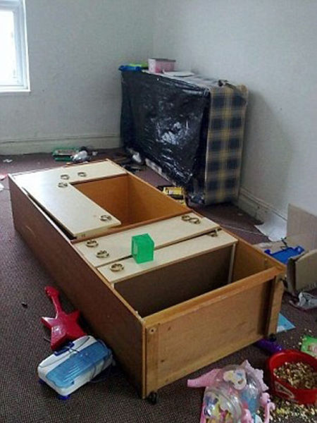 Family Leave House in Shocking State before Moving Out