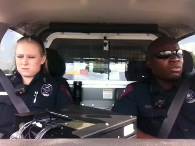Texas Cops Lip-Sync Katy Perry's 'Dark Horse' in Their Patrol Car  (VIDEO)