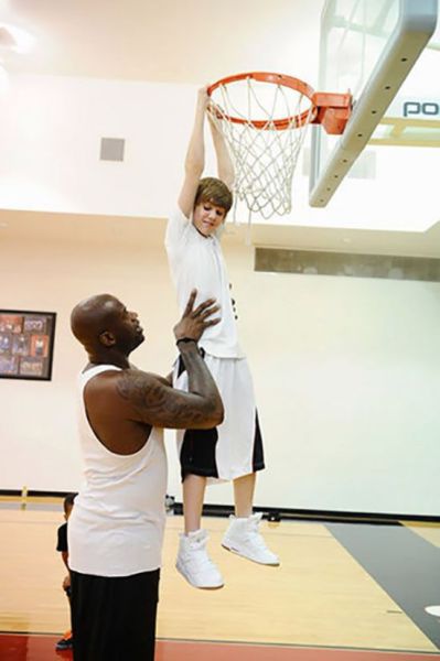 Everyone Looks Small Next to Shaq!