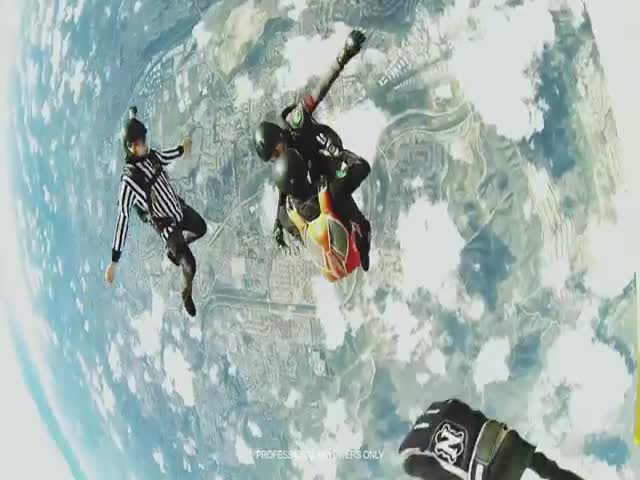 Full Contact MMA Skydiving Is a Thing  (VIDEO)