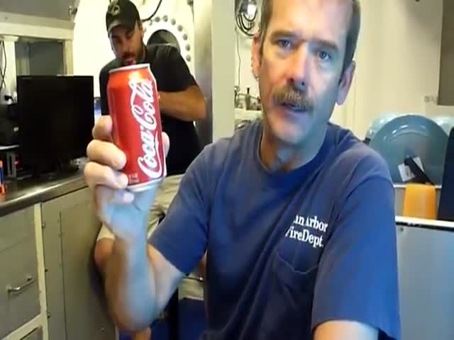Astronaut Chris Hadfield Opens a Shaken Coke Can at the Bottom of the Ocean  (VIDEO)