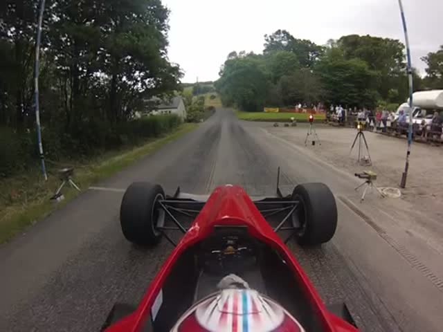 Insane Racing on a Very Narrow Road  (VIDEO)