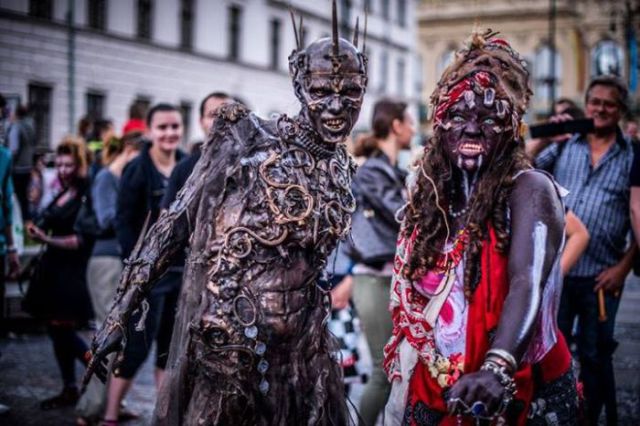 An Amazing Zombie Costume That Is Like Walking Art