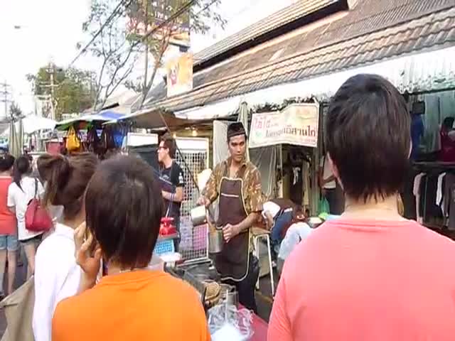 The Thai Iced Tea Master  (VIDEO)