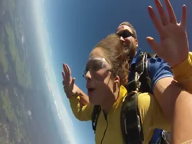 Girl Loses Shoe during Skydive Then Catches It Mid-Air  (VIDEO)