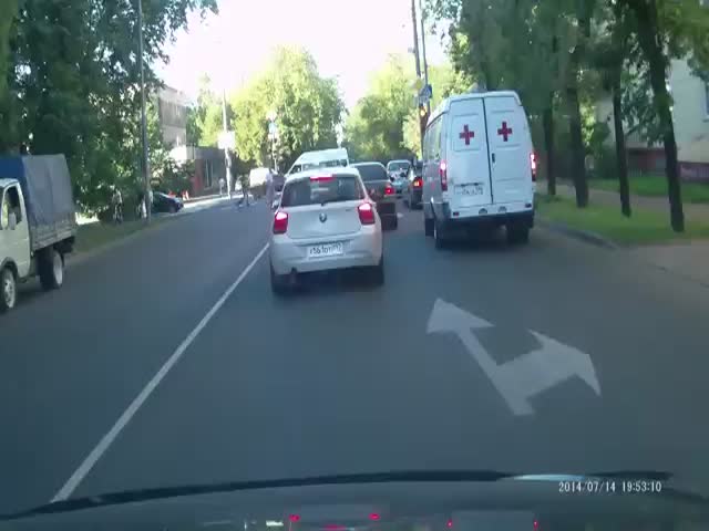 Another Day, Another Case of Russian Road Rage  (VIDEO)