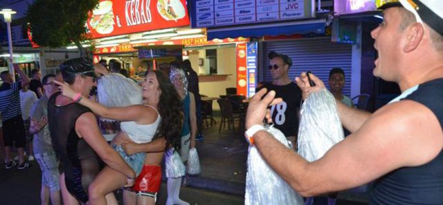 Englishmen Get Drunk and Crazy in Spain (34 pics 
