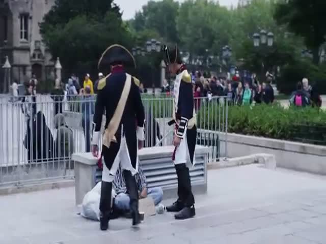 'Assassin's Creed Unity' Parkour IRL in the Streets of Paris 