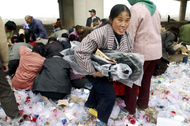Chinese People Scavenge Goods from an Overturned Trucks