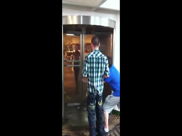 Idiot vs Revolving Door  (VIDEO)